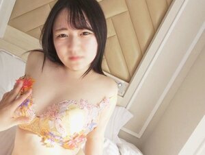 無修正FC2 PPV 2447194 【無】1〇歳の爆乳Gカップのセフレを連れ込み！もちもちムチムチな白い肌とパイパンマンコがたまらない