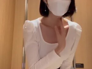 공중 화장실에서
