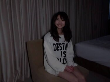 無修正FC2 PPV 4792677 アイドル級に可愛いチアリーダー18才。鍛え上げられた色白細身な肉体に中で暴発しながら腰を振り続けた動画