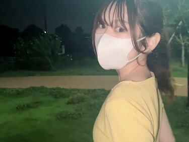 無修正FC2 PPV 4838001 【みゆ21歳】公園の真夜中の車の中でオナニー･上京したての看護◯生。後部座席でパンスト脱いでオナニー。