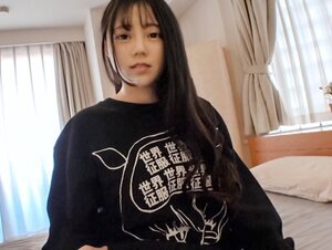 素人動画SIRO-3849 応募素人、初AV撮影 83 バンドの追っかけをしているアパレル勤務の小動物系ガール。こんな見た目でライブではヘッドバンしてます