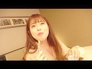 無修正FC2 PPV 2211502 顔出し・初撮影！！個数限定！【無修正】魅せる美しい色気の美容部員と情熱的な性行為・・・美人なのに淫乱すぎて2回中出し