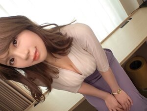 素人動画SIRO-4659【初撮り】【色白美裸体】【溢れ出る淫汁】恋愛経験も少なく彼氏としか経験がない初心なカフェ店員が登場。恥ずかしがりながらも