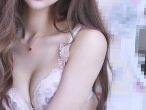 無修正FC2 PPV 2367741-A （期間限定）超ミニスカートで歩いてたエロい美女を自宅に誘って３回生中出し