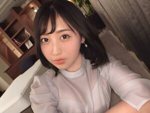 素人動画siro-4834【初撮り】【可憐な雰囲気】【秘めたエロポテンシャル】上品さが漂う清楚系アパレル店員を発掘。指が蕩けてしまうほど熱く濡