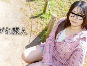 10musume 031722_01 天然むすめ 031722_01 めがね素人 〜メガネ姿の爆乳女子が便器にまたがりチンポを欲しがる〜山口理央