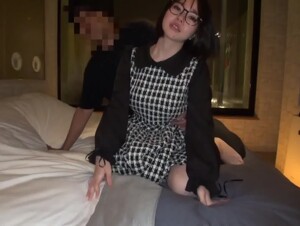 無修正FC2 PPV 2921068 【彼女の娘と姦】こなつ★僕の彼女（43）の眼鏡爆乳娘（23）が「ラブホとかの中って見てみたい～♪」なんて言