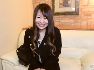 無修正FC2 PPV 3056370 【無修正ｘ個人撮影】結婚8年目で3年レスの美人妻が大胆不倫！三十路の崩れかけて来た体が色っぽ過ぎる！