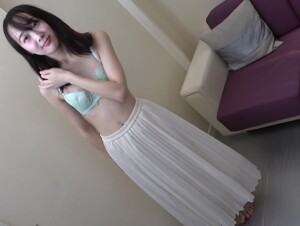 無修正FC2 PPV 3074549 -A 英文学を学ぶ有名大学1年生。18歳色白スレンダー美女。笑顔あふれる愛嬌たっぷりの表情が一転、「きもちぃ…」連呼