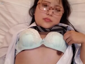 無修正FC2 PPV 3080061 メガネの優等生・初ハメ撮り～県立普通科②メガネっ子の図書委員②