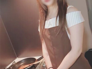 無修正FC2 PPV 3110327 【顔出し】飲食店経営のシングルマザー商談帰り中出し…後日自宅でお子さんに隠れてセックス。