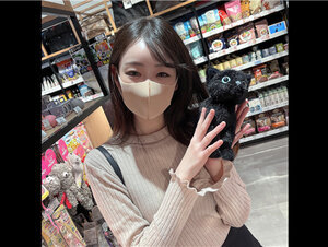 無修正FC2 PPV 3172332 初撮影！1/30まで限定【無修正】猫カフェで働く押しに弱そうなスレンダーJDにそそり勃つ僕の性器を咥えられ気持