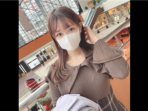 無修正FC2 PPV 3190594 初撮影！！本日まで限定1480pt！！【無修正】D◯c◯m◯ショップで働く性欲が強い美人ショップ店員を誘い出し真昼間