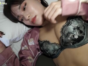 無修正FC2 PPV 3205250 【パジャマモナシ】パジャマdeおじゃままたまた18歳リアルティーン娘トー横界隈でよく見かける女の子を片っ端