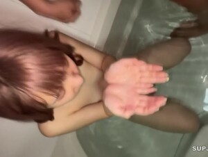 無修正FC2 PPV 3252243 「特典レビュー1980pt相当の2回戦付き」初撮り・無・顔バレ・生中「パチ屋で泣き崩れる小柄な少〇」何故