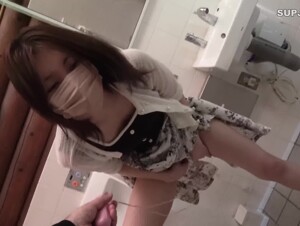 無修正FC2 PPV 3854667 30日まで延長します！500pt【野外・ハメ撮り】［中編］某観光地で露出青姦の後に公衆トイレでもう一発場所