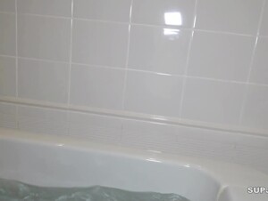 無修正FC2 PPV 3689052 【無】当アカウント出演者のイモウトさんも出演してくれました！※どの子かは言えません　剛毛アンダーヘアを