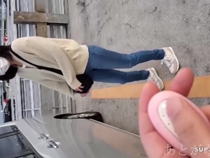 無修正FC2 PPV 4210492 の原因になった1つの動画。みおちゃん。公然で我慢できずに大量潮吹き。2回目の挿入に悶えながらも快楽を知