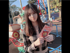 無修正FC2 PPV 4230037 初撮影・顔出し！！明日まで限定！！危険な年代の童顔女◯を観覧車に連れ込み初めての公開自慰行為強要