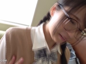 無修正FC2 PPV 4323016 萌えきゅん美●女デカ乳×メガネの「ドスケベ」優等生と制服のまま子作りSEXしました☆なのちゃん18歳