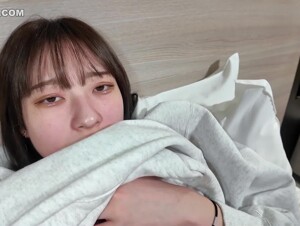 無修正FC2 PPV 4339979 【無修正】【初撮り】ボーイッシュ*シズクちゃん。HOODIEに埋めれる21歳の生馴れ健康的セクシーボディ