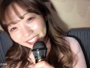 無修正FC2 PPV 4371920 【無修正】【カラオケ2回爆射】※カラオケ中に本気汁垂れ流しイキまくる横で生ハメ開始♥カワみほちゃんバック