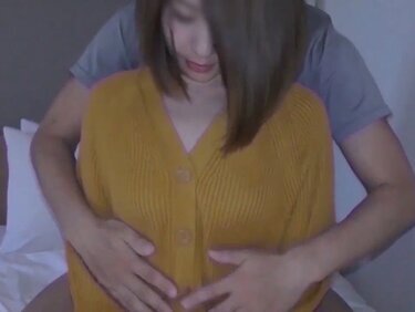 無修正FC2 PPV 4688995 【5日間限定販売・再編集版・薄顔モザイク】白昼のホテルで、お子様へのお土産の買物中に呼び出されて中出しされる