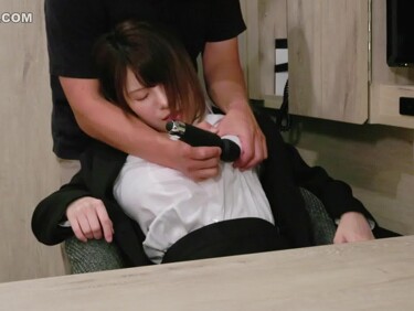 無修正FC2 PPV 4699331 顔出し素人さんがえっちな事をしにやってきた！ケース＃86　こんなOLいたら仕事にならない！スーツ姿で駅弁