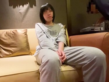 無修正FC2 PPV 4734169 女○大生/浴室/和式トイレ/フェラ/生中出し/　チのつながっていないイ/モ/ウトが繰り広げるマニアックなフェチ行為