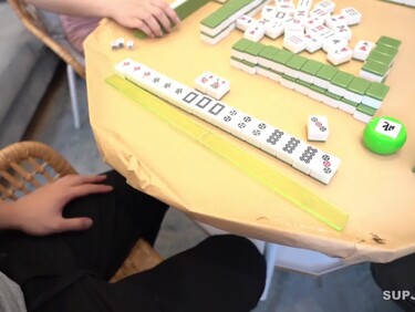 無修正FC2 PPV 4791503 【複数プレイ】四P麻雀で負けたら即マン開！実習生のキツマンに3本挿入で宮パンパン！ 助教の連続アクメで精逆流