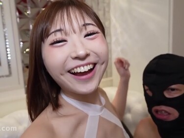 無修正FC2 PPV 4825894 【無】【お正月ファイナル】激かわ素人とのハメ撮り記録！ Naoちゃん【期間限定】